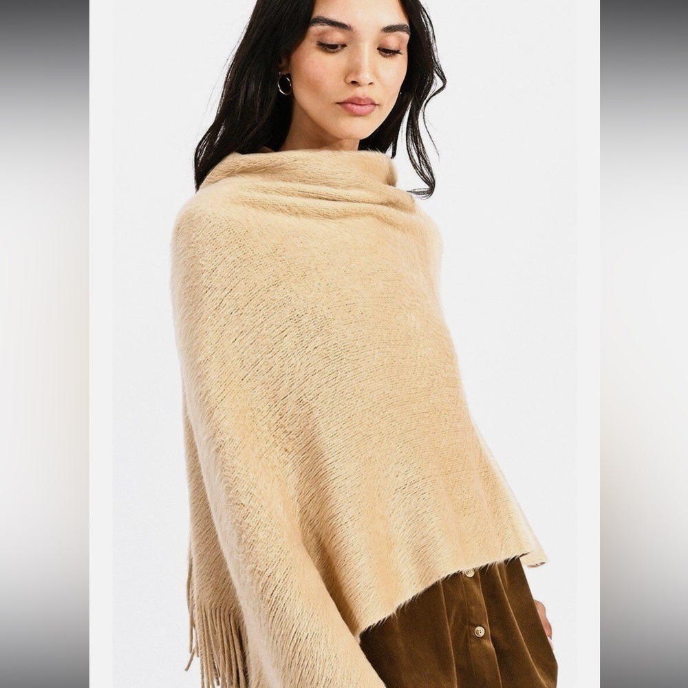 Molly Bracken Pullover Turtleneck Poncho One Size‎ fits Most Tan